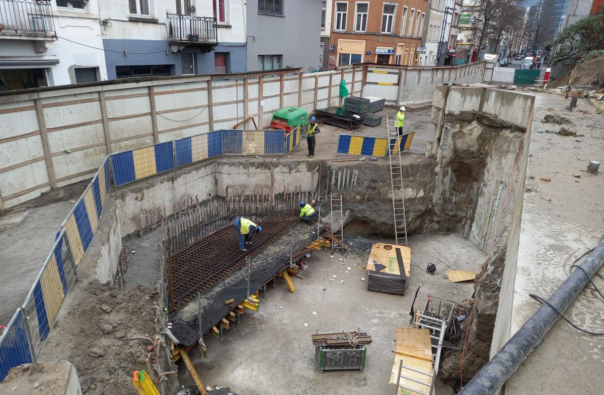 Dalle de toiture dans la rue d'Aerschot