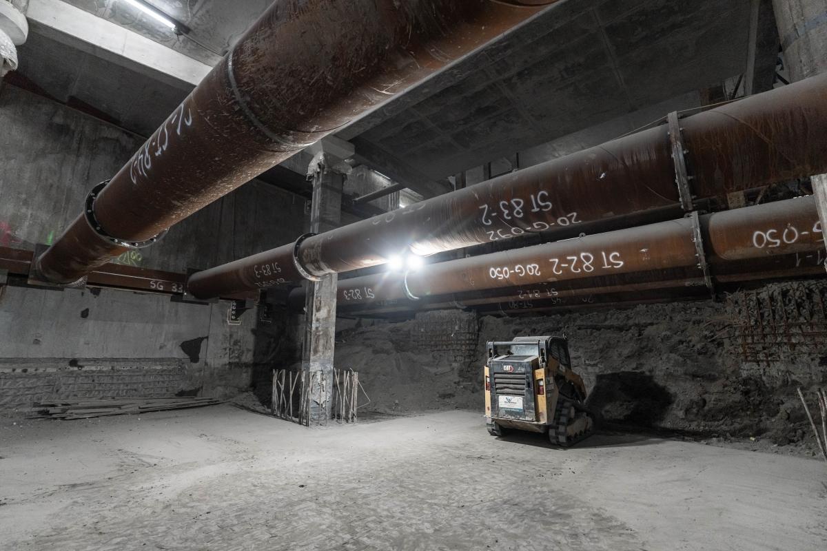 Excavation dans la station. 